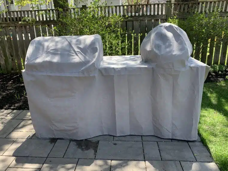 Grill Island with Big Green Egg Grill Cover